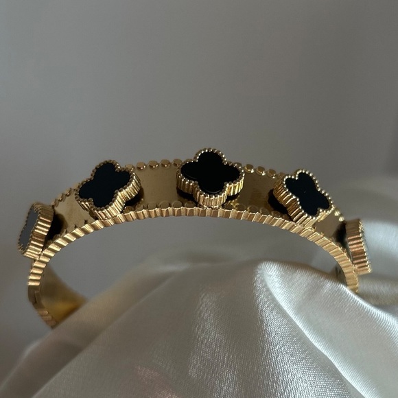 Clover Bangle - Picture 3 of 5